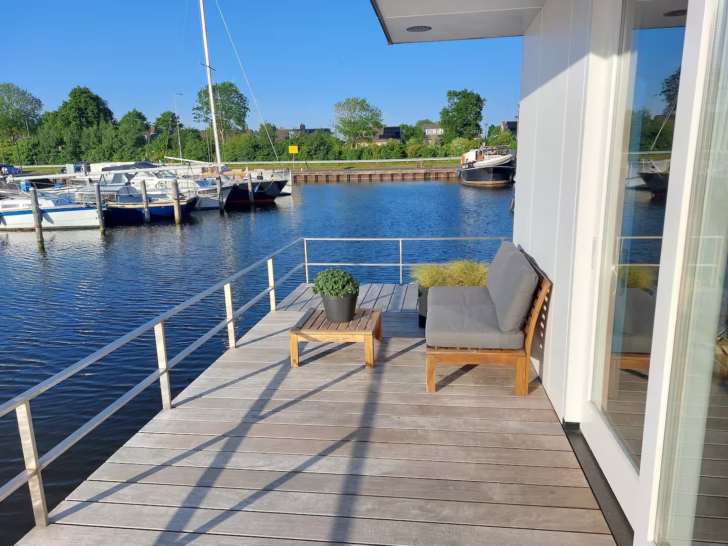 Waterterras met uitzicht